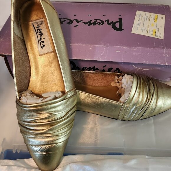 PREMIER Nordstrom Ladies Gold 6.5B Flats - Picture 1 of 7